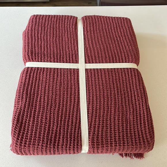 New INUP Home 100% Cotton Queen Coverlet Wine 92” x 96” Waffle Weave Frayed Edge - Picture 2 of 2